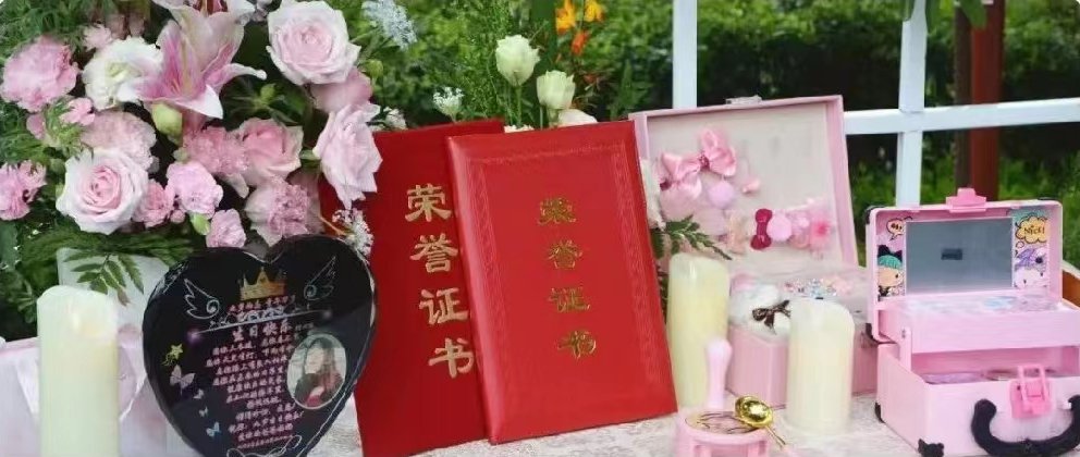 <b>泛爱续永恒，，，，，，，稚笔绘赤心</b>