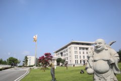 走进历史，，，，，感受名人魅力|品味名人雕塑的奇异韵味